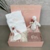 kraamcadeau box zwaan swizzle gepersonaliseerd met naam