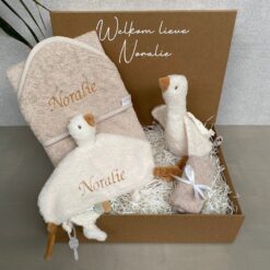 kraamcadeau gans cadeaubox little dutch met naam geborduurd