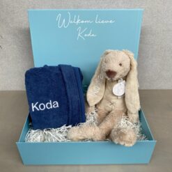 Kraamcadeau cadeaubox met naam - konijn Richie 0-1 jaar