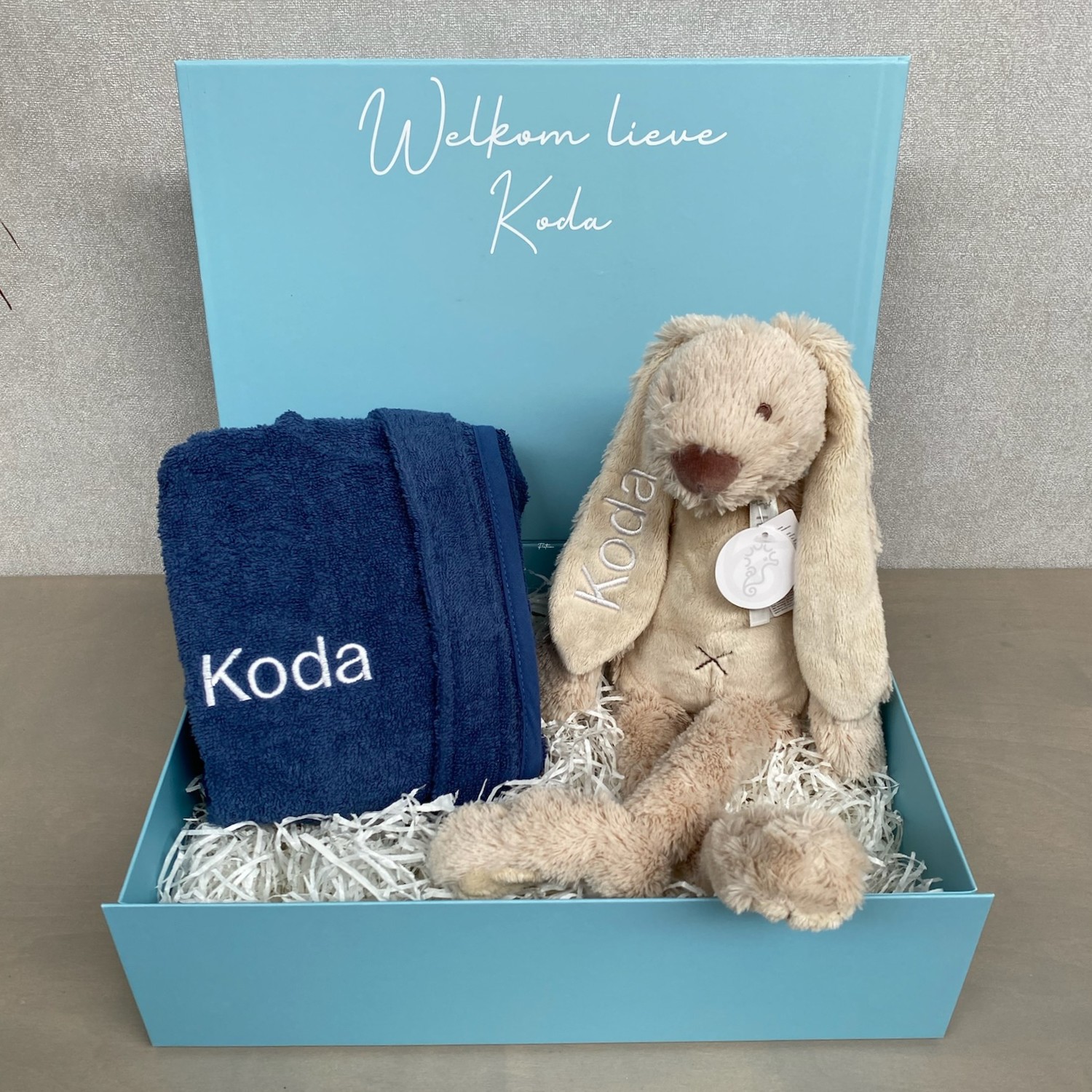 Kraamcadeau cadeaubox met naam - konijn Richie 0-1 jaar
